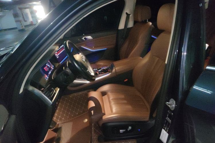 Used BMW X7 2020 xDrive40i Luxury Package with Leading Features Left Front Seat