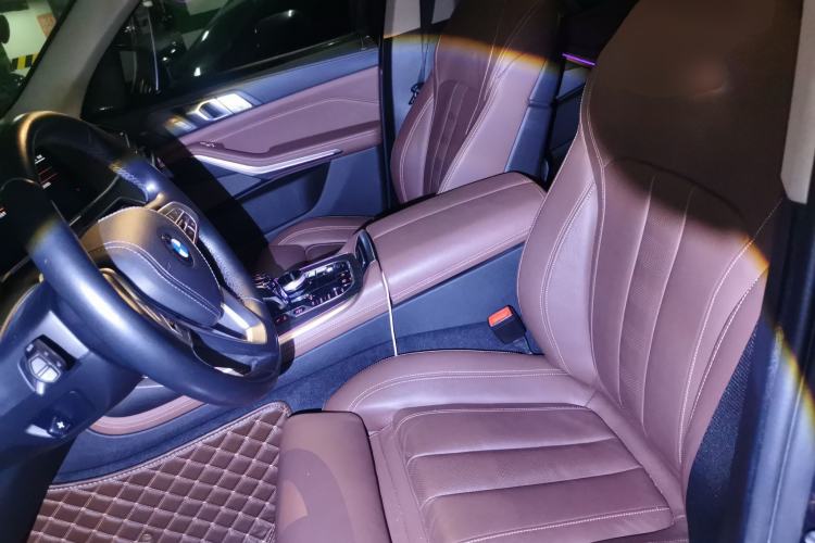 Used BMW X7 2020 xDrive40i Luxury Package with Leading Features Left Front Seat