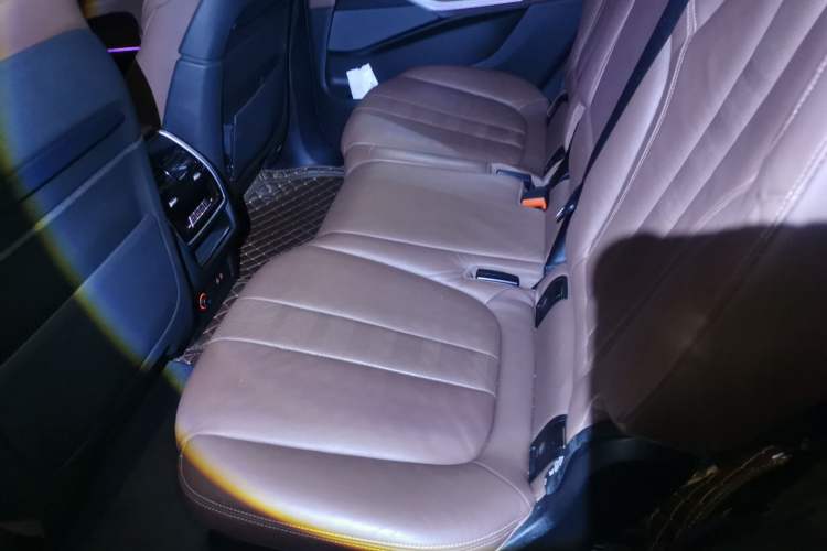 Used BMW X7 2020 xDrive40i Luxury Package with Leading Features Left Rear Seat