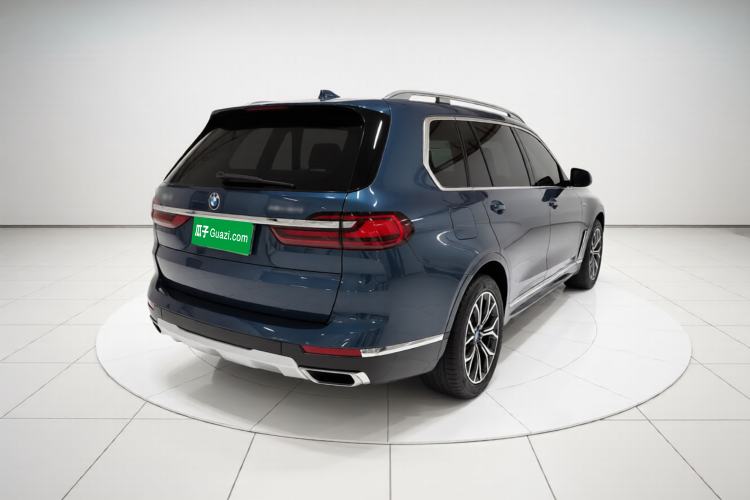 Used BMW X7 2020 xDrive40i Luxury Package with Leading Features Rear Right 45 Deg