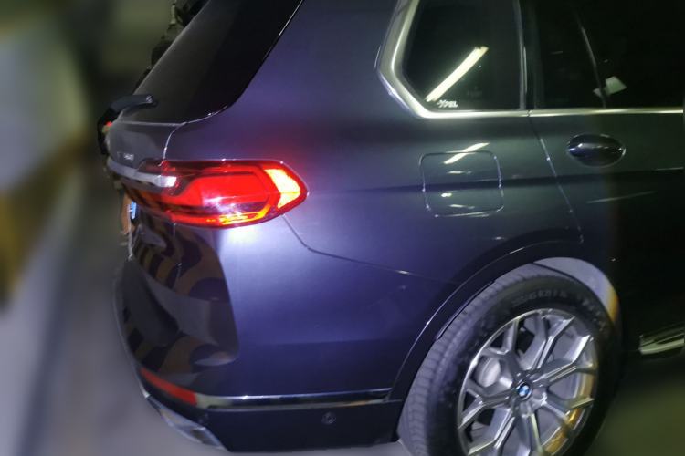 Used BMW X7 2020 xDrive40i Luxury Package with Leading Features Rear Right 45 Deg