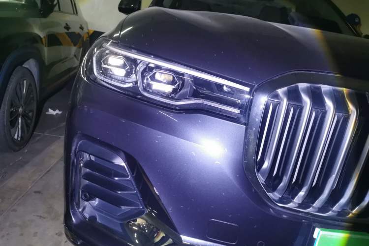 Used BMW X7 2020 xDrive40i Luxury Package with Leading Features Right Front Headlight