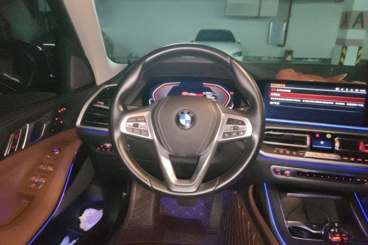 Used BMW X7 2020 xDrive40i Luxury Package with Leading Features Steering Wheel