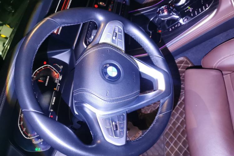 Used BMW X7 2020 xDrive40i Luxury Package with Leading Features Steering Wheel