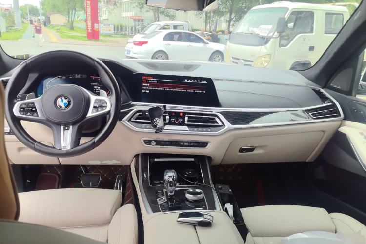 Used BMW X7 2020 xDrive40i Executive M Sport Package Center Console