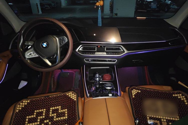 Used BMW X7  Center Console