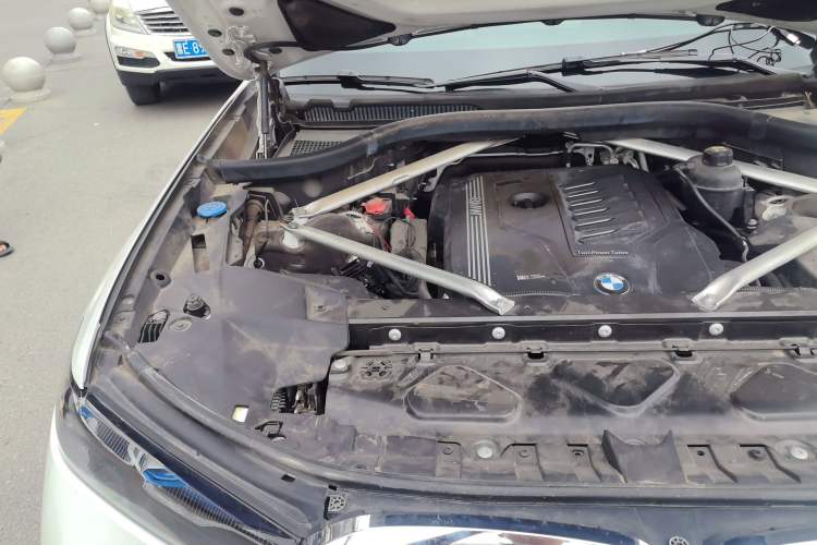 Used BMW X7 2020 xDrive40i Executive M Sport Package Engine Bay Right