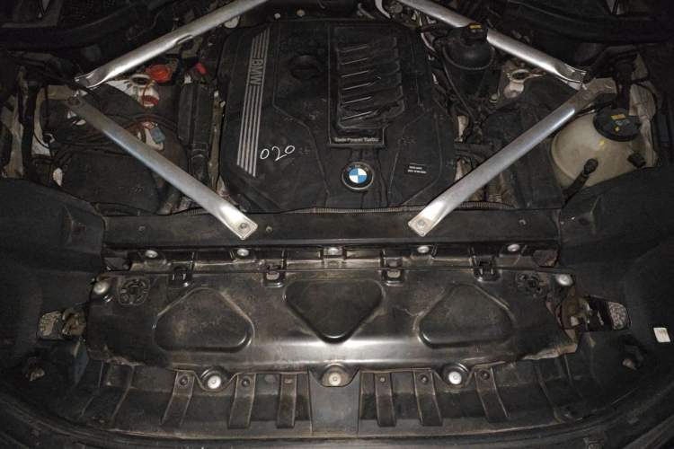 Used BMW X7  Engine Bay