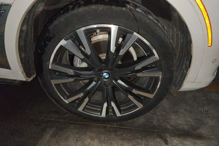 Used BMW X7  Right Front Wheel Hub