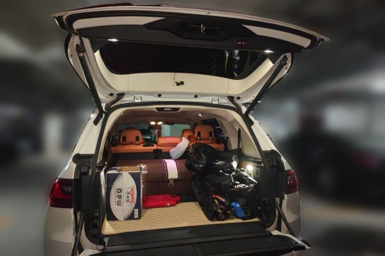 Used BMW X7  Trunk