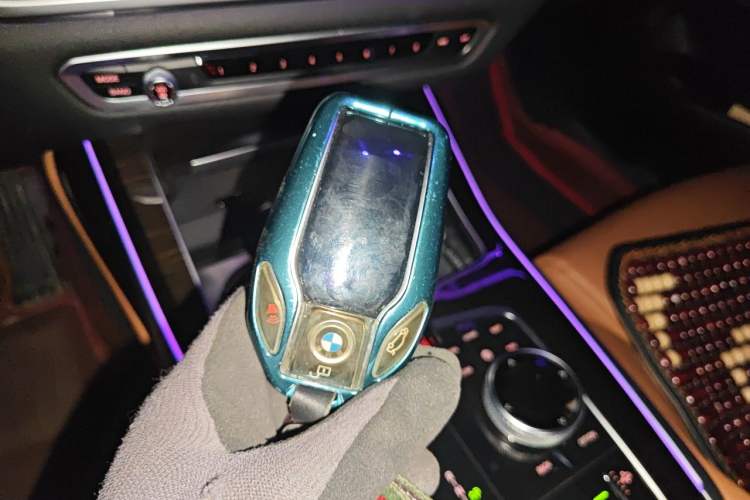 Used BMW X7  Vehicle Key