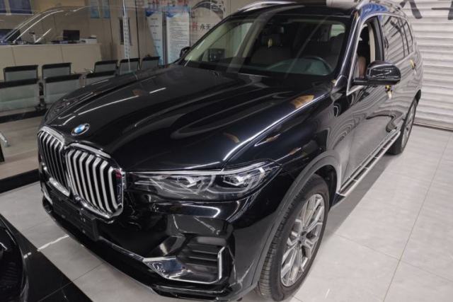 Used BMW X7 2021 xDrive40i Luxury Package with Leading Features