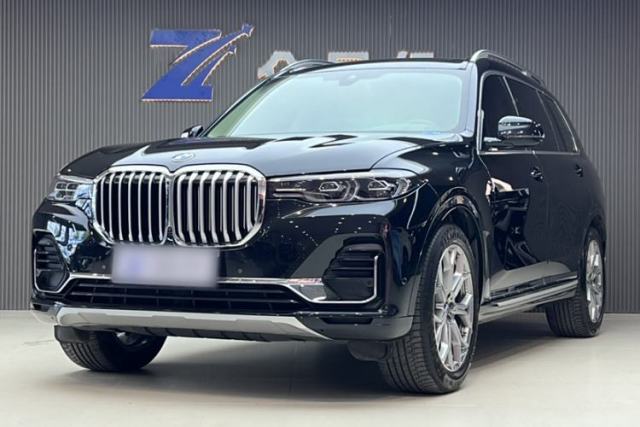 Used BMW X7 2021 xDrive40i Luxury Package with Leading Features