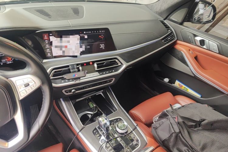 Used BMW X7 2021 Restyled xDrive40i Luxury Package with Premium Features Audio And AC Panel