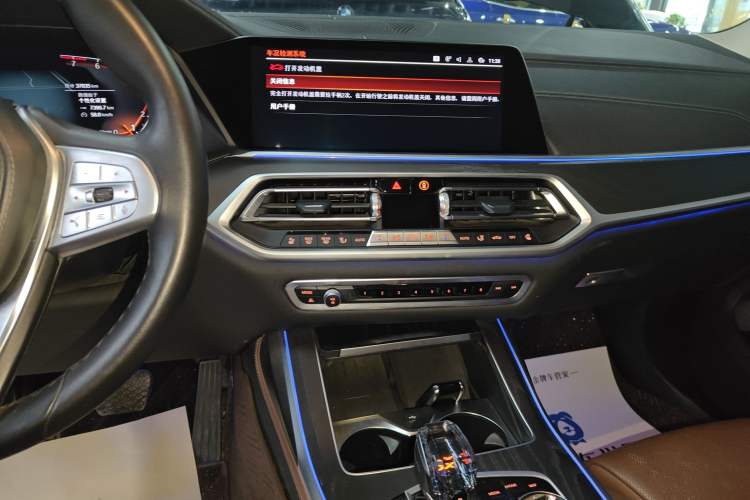 Used BMW X7 2021 xDrive40i Luxury Package with Leading Features Audio And AC Panel
