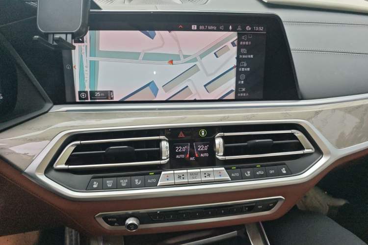 Used BMW X7 2021 xDrive40i Executive Model with M Sport Package Audio And AC Panel