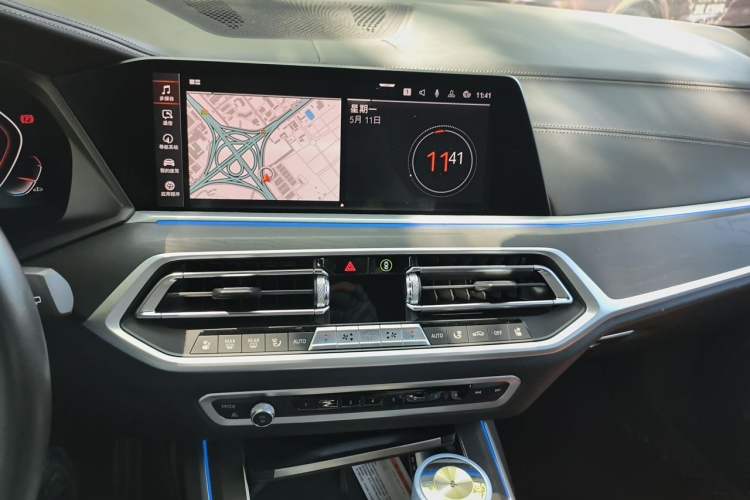 Used BMW X7 2021 xDrive40i Luxury M Sport Package Audio And AC Panel