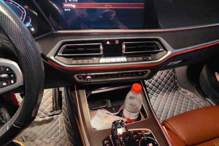 Used BMW X7 2021 Restyled xDrive40i Luxury Version with M Sport Package Audio And AC Panel