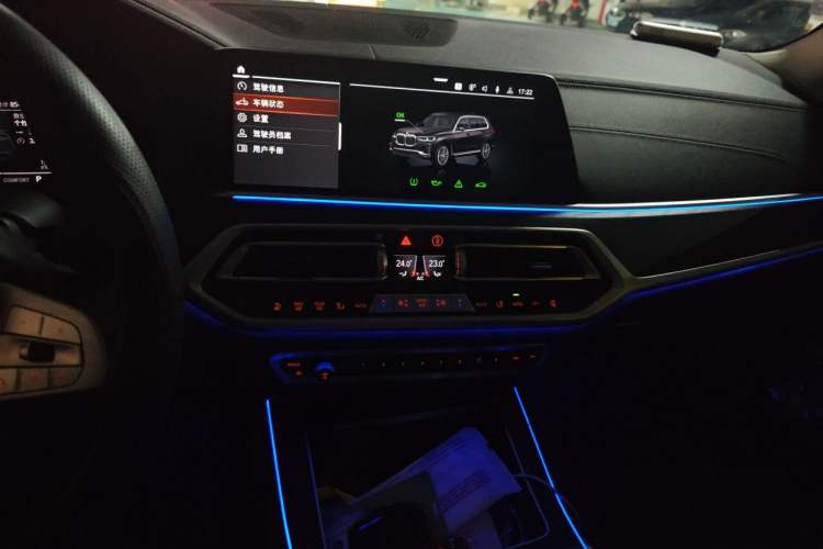 Used BMW X7 2021 xDrive40i Luxury Package with Leading Features Audio And AC Panel
