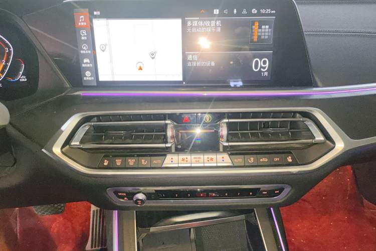 Used BMW X7 2021 xDrive40i Luxury Package with Leading Features Audio And AC Panel