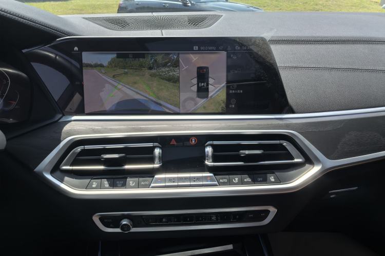 Used BMW X7 2021 xDrive40i Luxury Package with Leading Features Audio And AC Panel