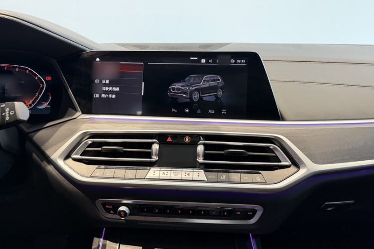 Used BMW X7 2021 xDrive40i Luxury Package with Premium Features Audio And AC Panel