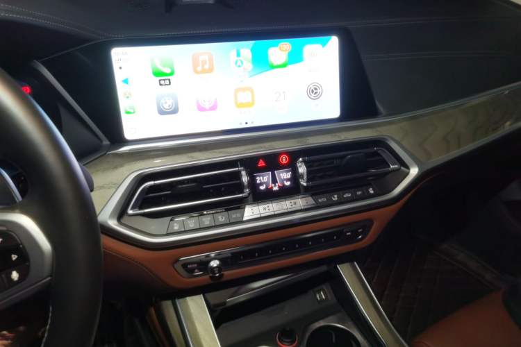 Used BMW X7 2021 Facelifted xDrive40i Luxury Package with Leading Features Audio And AC Panel