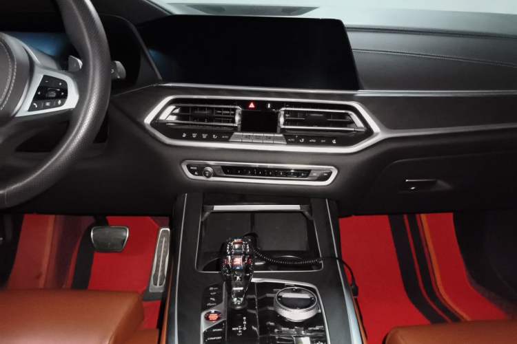 Used BMW X7 2021 xDrive40i Luxury M Sport Package Audio And AC Panel