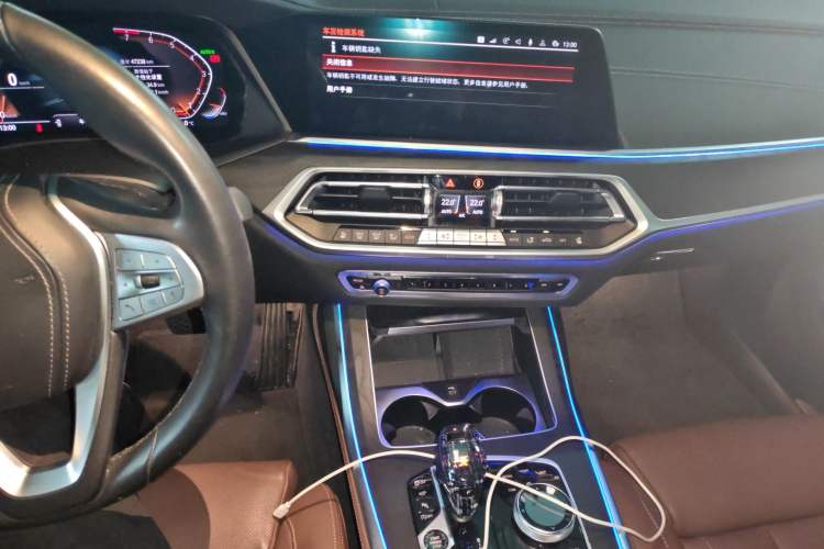 Used BMW X7 2021 Facelifted xDrive40i Luxury Package with Leading Features Audio And AC Panel