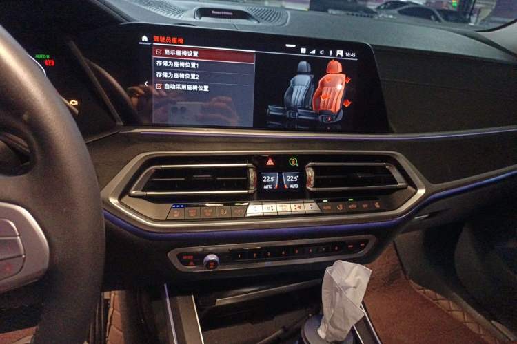 Used BMW X7 2021 xDrive40i Luxury Package with Leading Features Audio And AC Panel