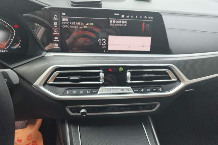 Used BMW X7 2021 xDrive40i Luxury Package with Leading Features Audio And AC Panel