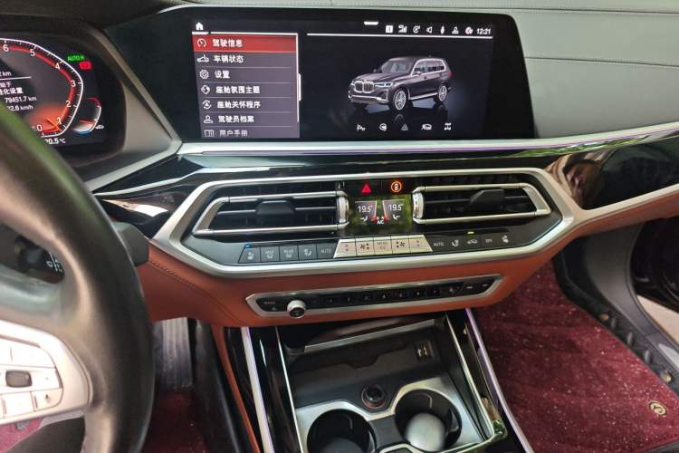 Used BMW X7 2021 xDrive40i Executive Luxury Package Audio And AC Panel
