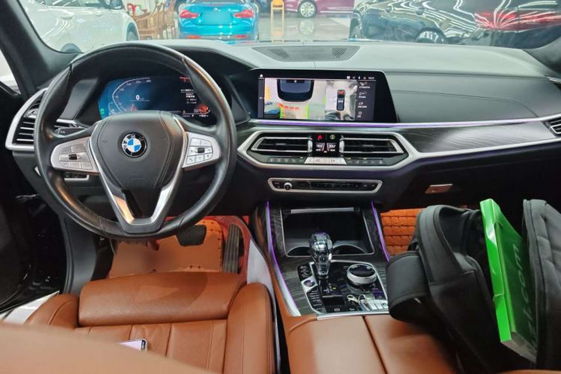 Used BMW X7 2021 xDrive40i Luxury Package with Premium Features Center Console