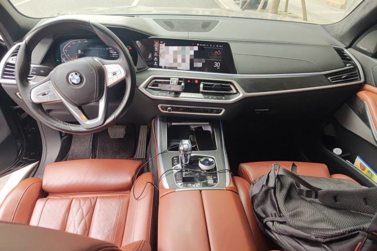 Used BMW X7 2021 Restyled xDrive40i Luxury Package with Premium Features Center Console