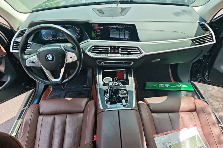 Used BMW X7 2021 xDrive40i Luxury Package with Leading Features Center Console