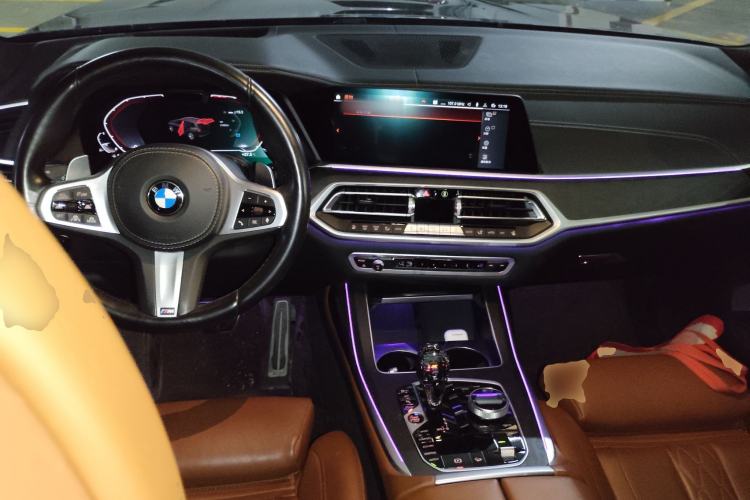 Used BMW X7 2021 Restyled xDrive40i Luxury Version with M Sport Package Center Console