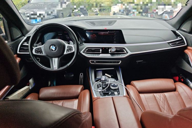 Used BMW X7 2021 Restyled xDrive40i Luxury Version with M Sport Package Center Console
