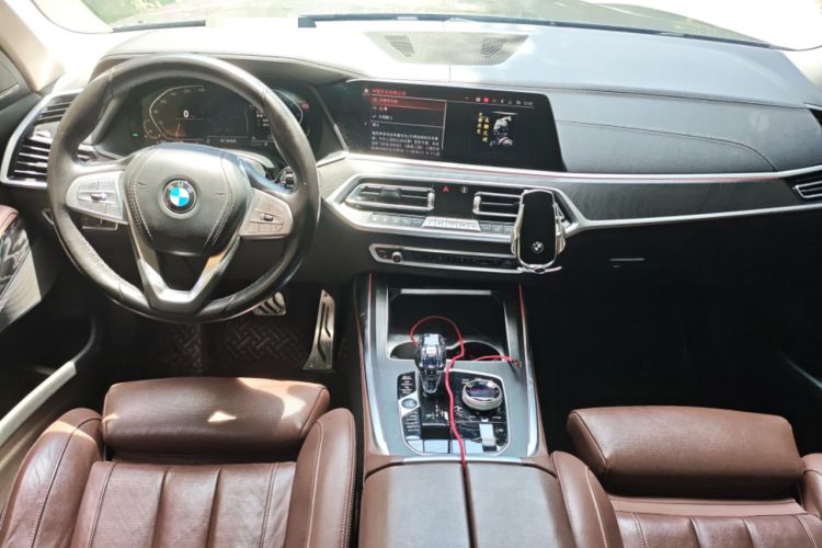 Used BMW X7 2021 xDrive40i Luxury Package with Leading Features Center Console