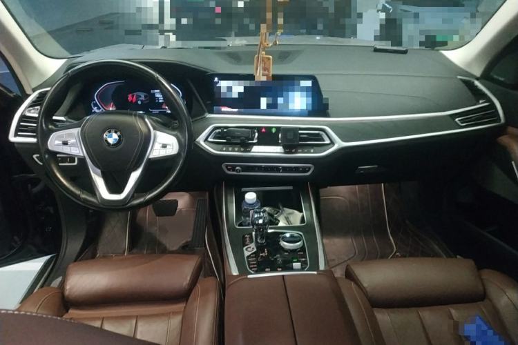 Used BMW X7 2021 xDrive40i Luxury Package with Leading Features Center Console