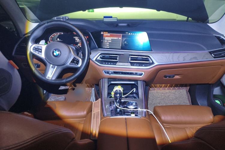 Used BMW X7 2021 xDrive40i Executive Model with M Sport Package Center Console