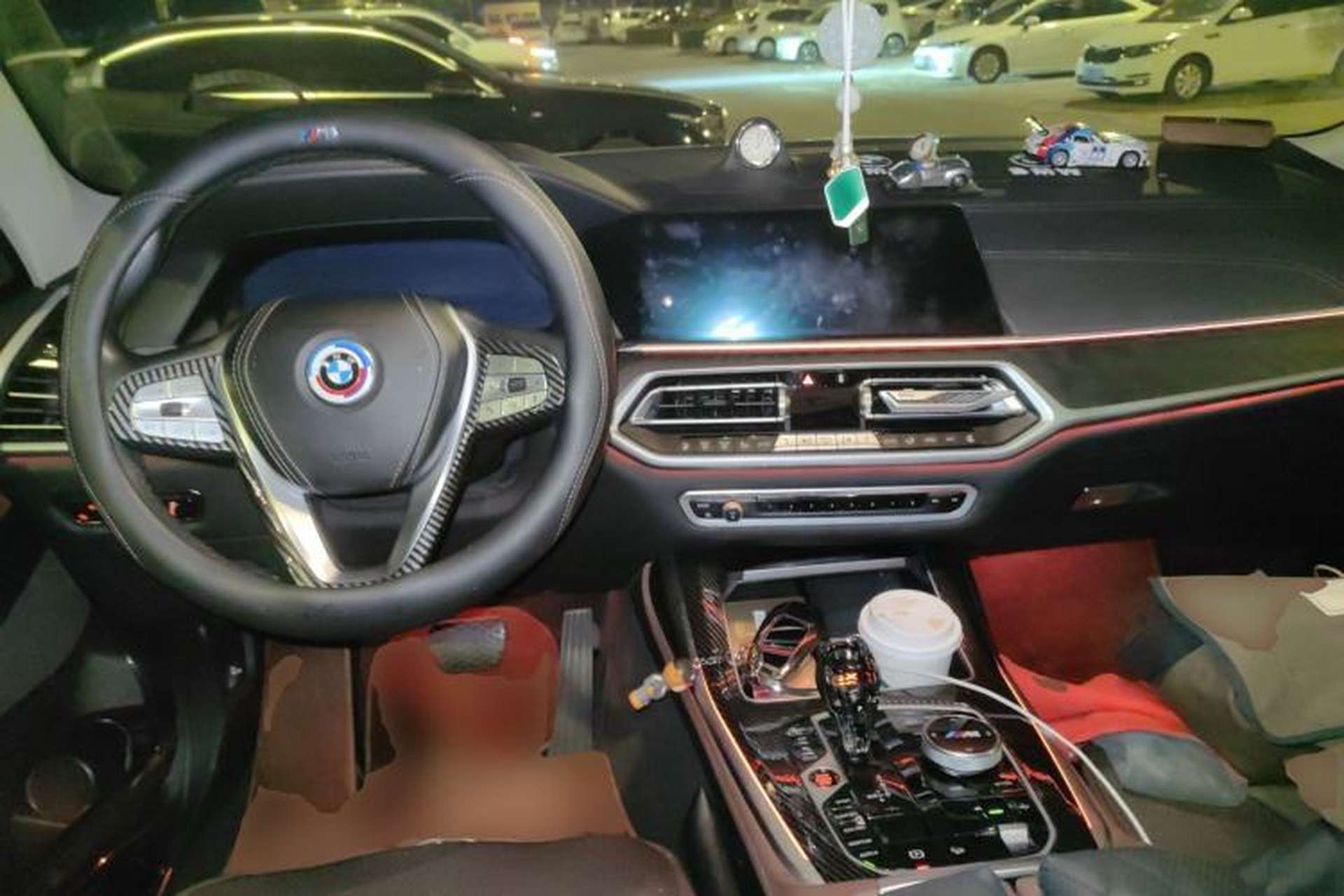 Used BMW X7 2021 xDrive40i Luxury Package with Leading Features Center Console