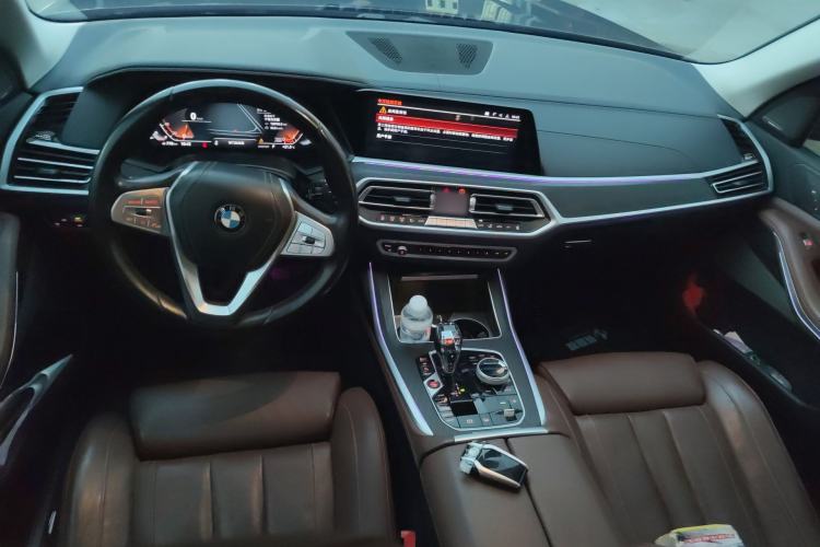 Used BMW X7 2021 xDrive40i Luxury Package with Leading Features Center Console