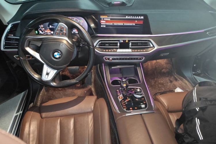 Used BMW X7 2021 xDrive40i Luxury Package with Leading Features Center Console