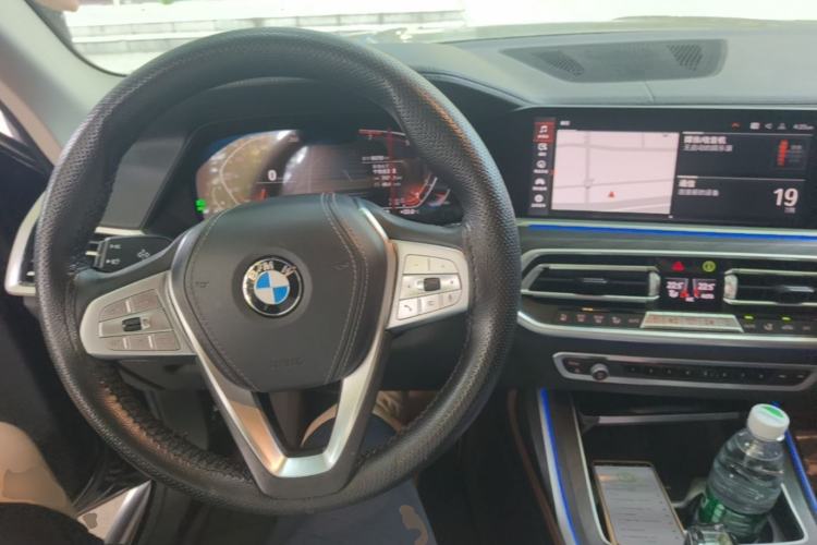 Used BMW X7 2021 xDrive40i Luxury Package with Leading Features Center Console
