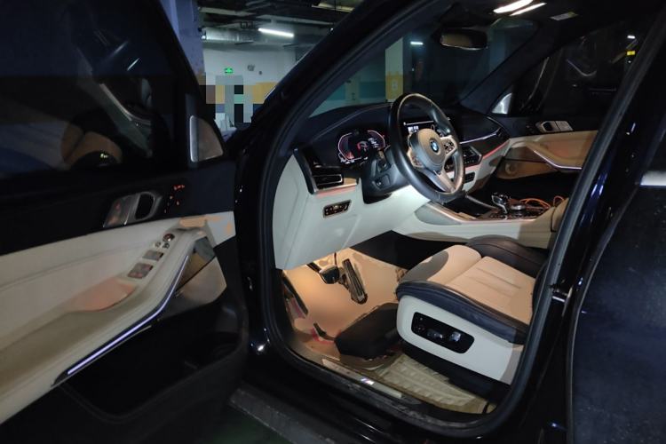 Used BMW X7 2021 xDrive40i Executive Model with M Sport Package Driver Seat