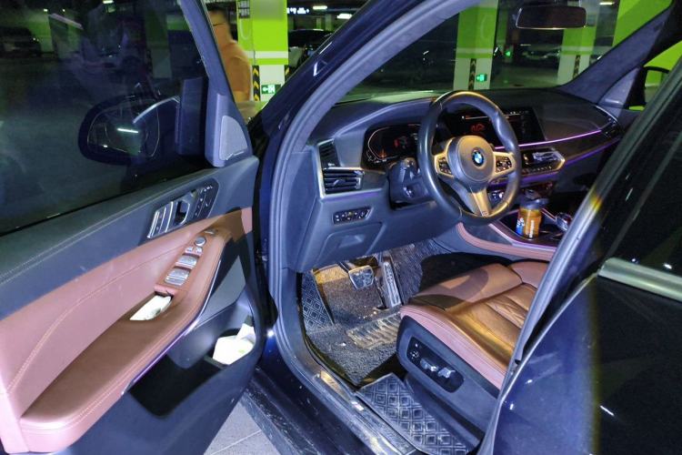 Used BMW X7 2021 xDrive40i Luxury Package with Leading Features Driver Seat