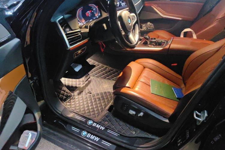 Used BMW X7 2021 Restyled xDrive40i Luxury Version with M Sport Package Driver Seat