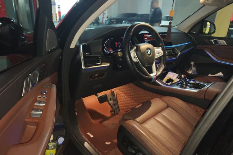 Used BMW X7 2021 xDrive40i Luxury Package with Leading Features Driver Seat