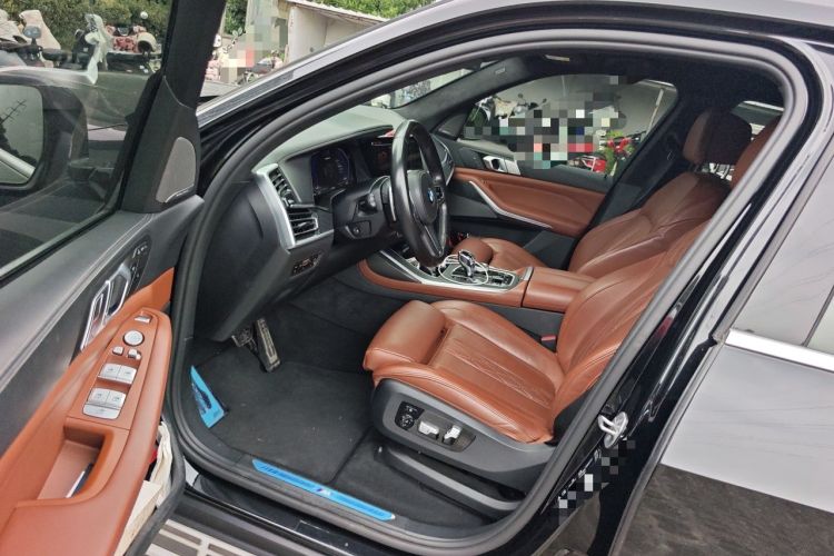 Used BMW X7 2021 Restyled xDrive40i Luxury Version with M Sport Package Driver Seat