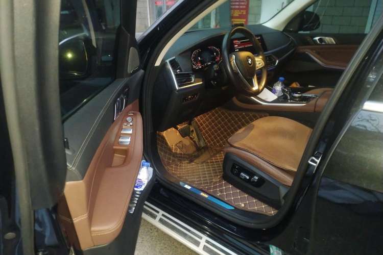 Used BMW X7 2021 xDrive40i Luxury Package with Leading Features Driver Seat
